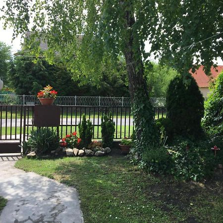 Villa Rozsa Nyaralohaz Balatonboglár Exterior foto