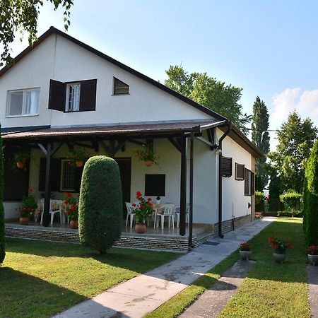 Villa Rozsa Nyaralohaz Balatonboglár Exterior foto