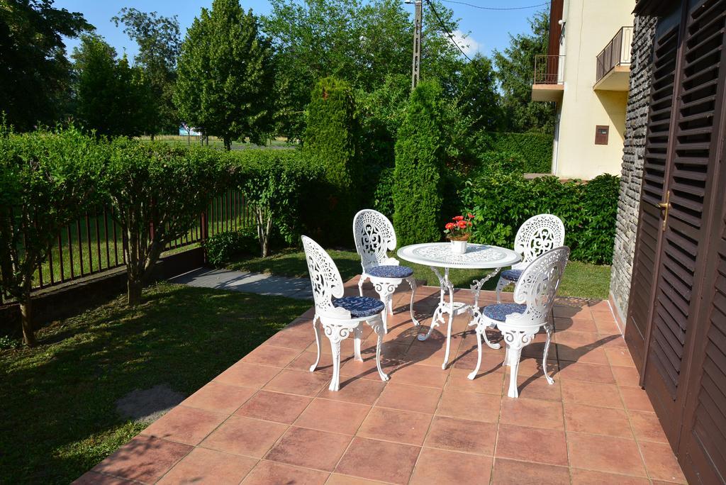 Villa Rozsa Nyaralohaz Balatonboglár Exterior foto