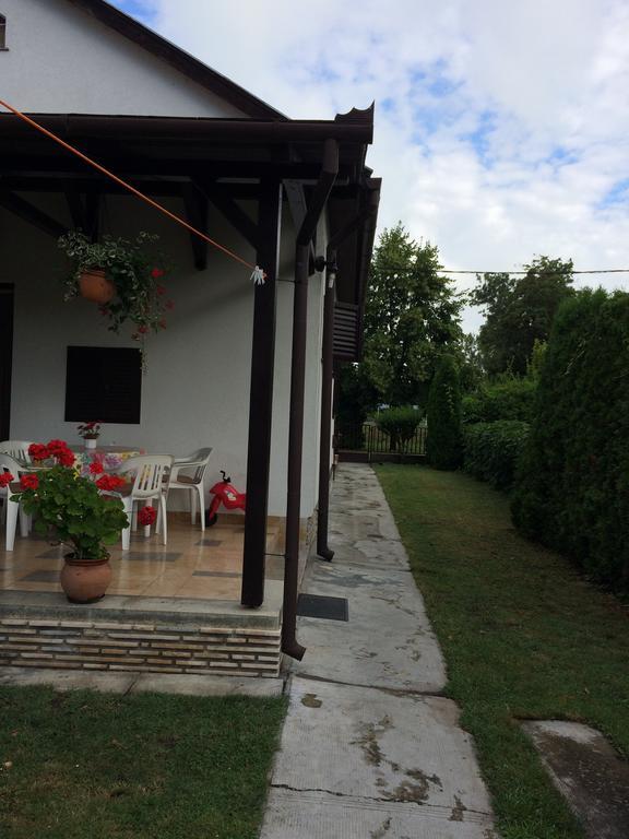 Villa Rozsa Nyaralohaz Balatonboglár Exterior foto